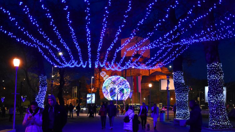 Община Варна не предвидила в договора премахване на Коледната украса