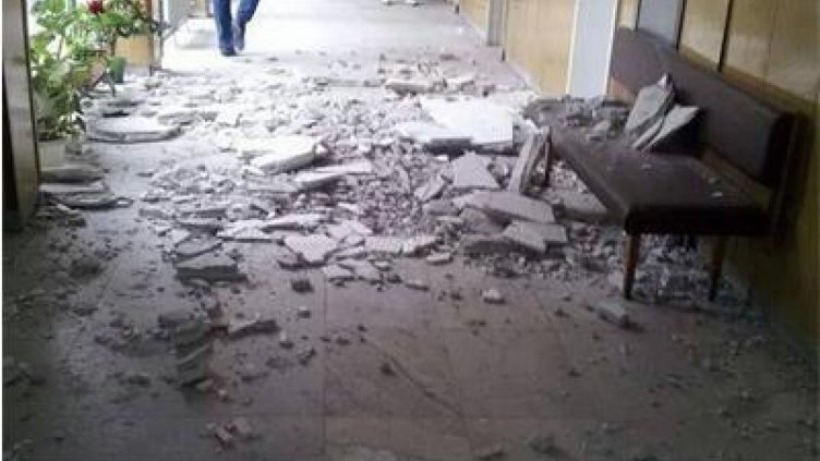 Таван падна върху избирателна комисия