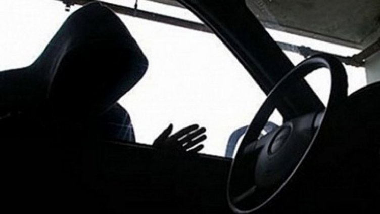 Двама непълнолетни откраднаха автомобил в Белослав