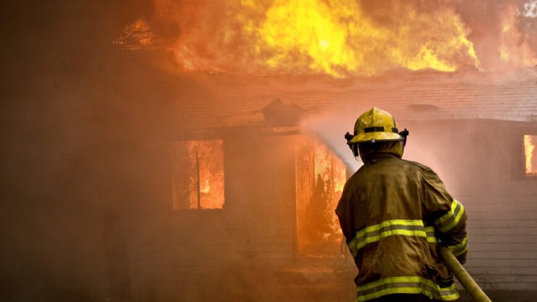 Пожар изпепели част от известен комплекс край Варна