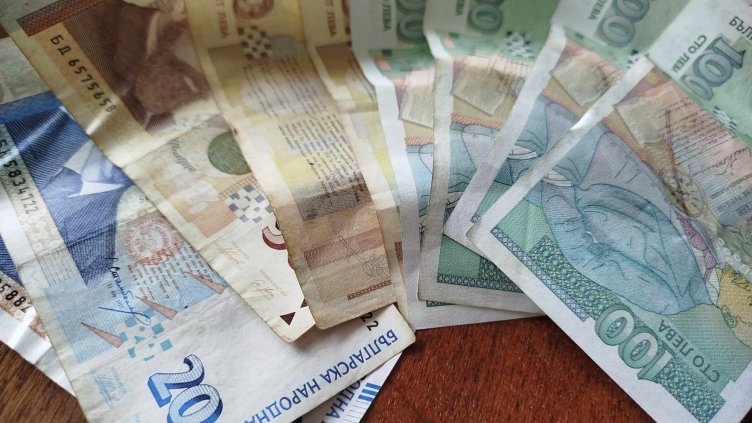 Официално: Минималната работна заплата става 1077 лева от 1 януари