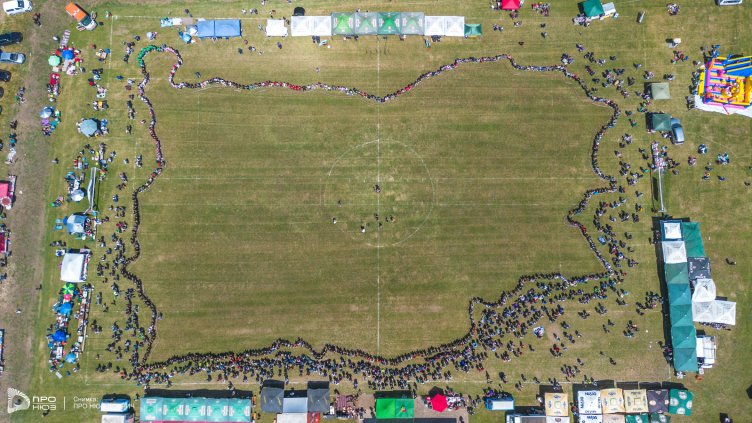 Уникално хоро с формата на България се изви край Добрич