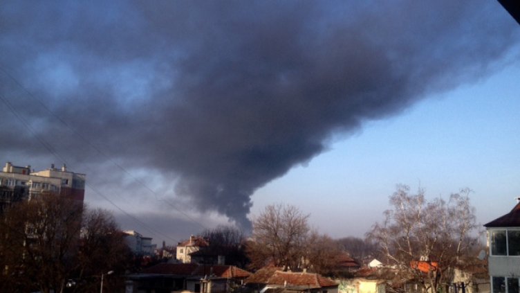 Край Варна гори бивше автостопанство