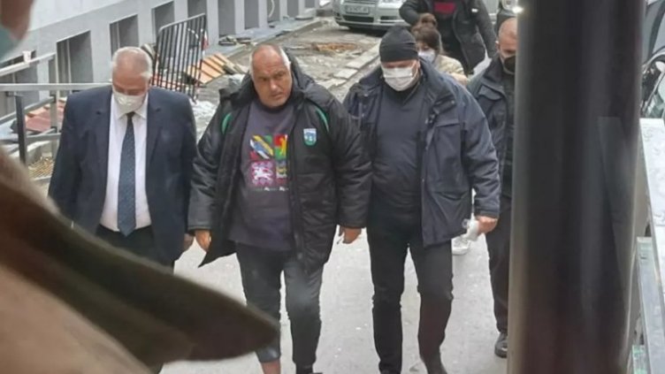 Бойко Борисов скъса менискус на мач, оперираха го. Финтира ли парламента?