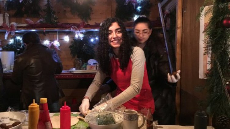 Сирийки в Германия: Как да свикнеш с гейовете и Кончита Вурст