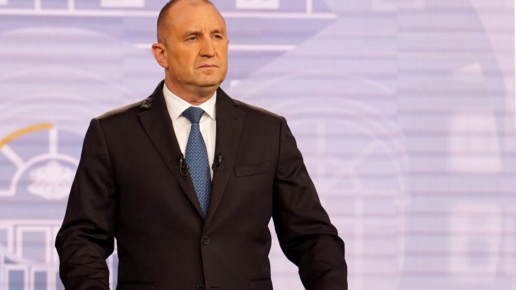 Президентът Радев връчва втория мандат до дни