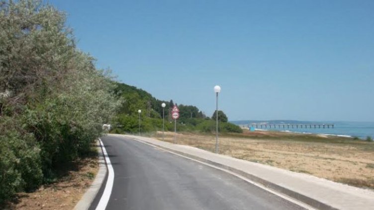 Без бараки по алеята в “Шкорпиловци”