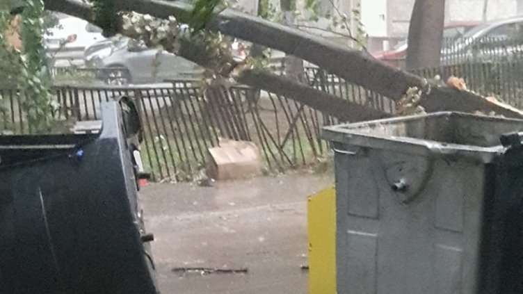 Мощна буря удари Варна (СНИМКИ)