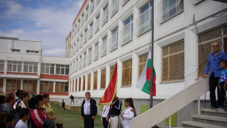 17-годишен обра училището в Каменар, като по филмите