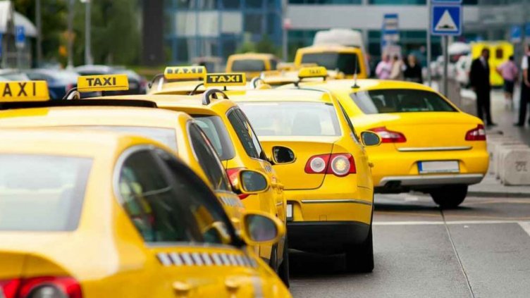 Почерпен си обърка адреса, плати 1600 за такси