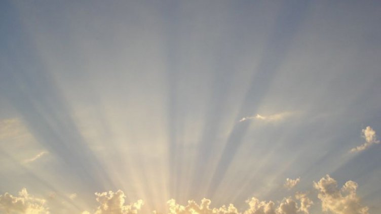 Слънцето се завръща, валежите спират