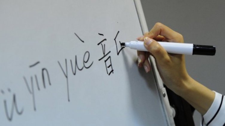 Евростат: Половината работещи българи не използват нито един чужд език