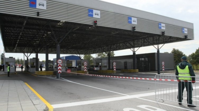 Спряха пропускането на коли на ГКПП „Ивайловград” и в двете посоки