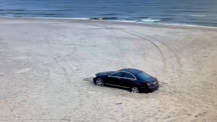 Млад българин заора с мерцедеса си на плаж в Полша