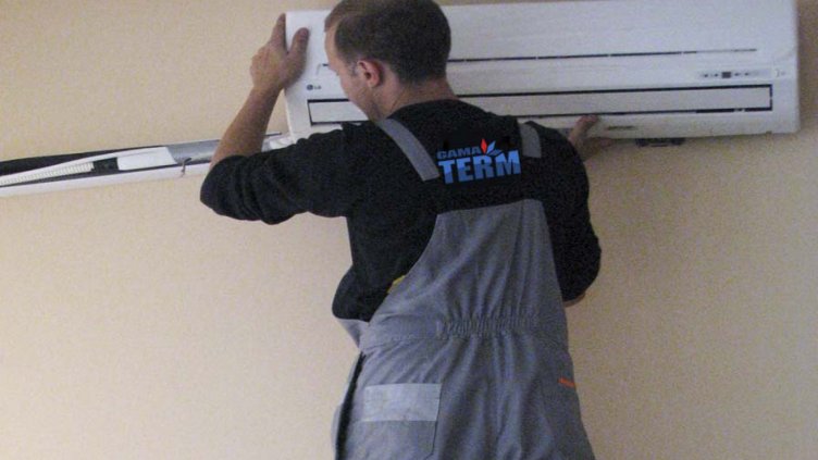 Майстори: Не товарете климатика да топли големи площи