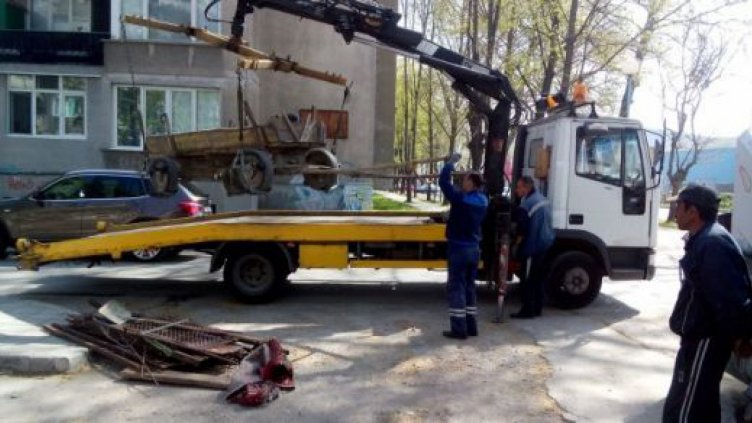 Паяк закопча две каруци и ги прати на наказателен паркинг