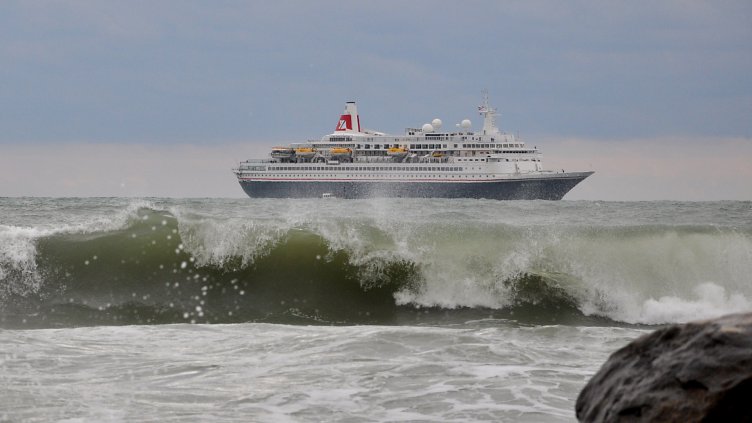 С кораба BOUDICCA закриха круизния сезон на Морска гара (СНИМКИ)