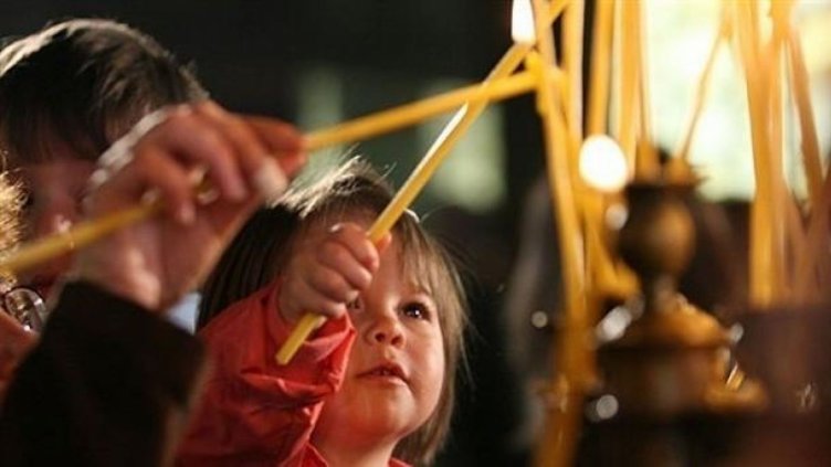 Кръстопоклонна неделя почитаме днес