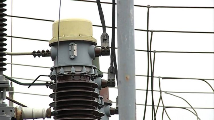 Компенсациите заради високите цени на тока за бизнеса продължават до края на годината