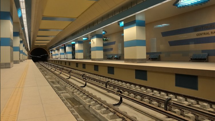 Мъж слезе на релсите и спря метрото за час