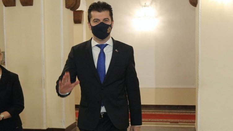 Охранителят VS Откривателя! "The Observer" с материал за властта у нас