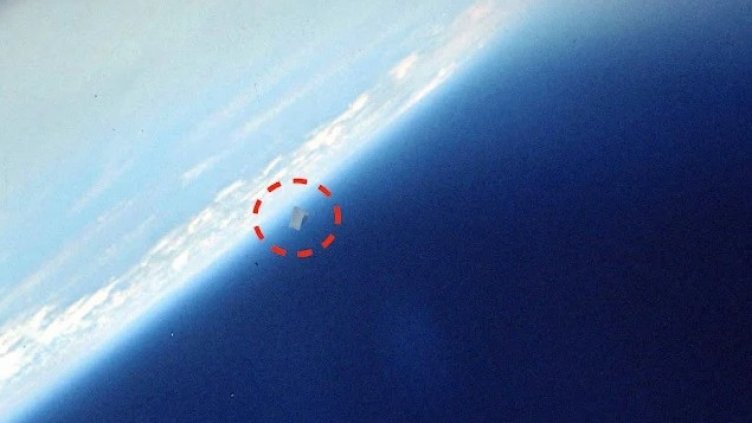 Совалка на NASA шракнала гигантско триъгълно НЛО. Плашещи СНИМКИ