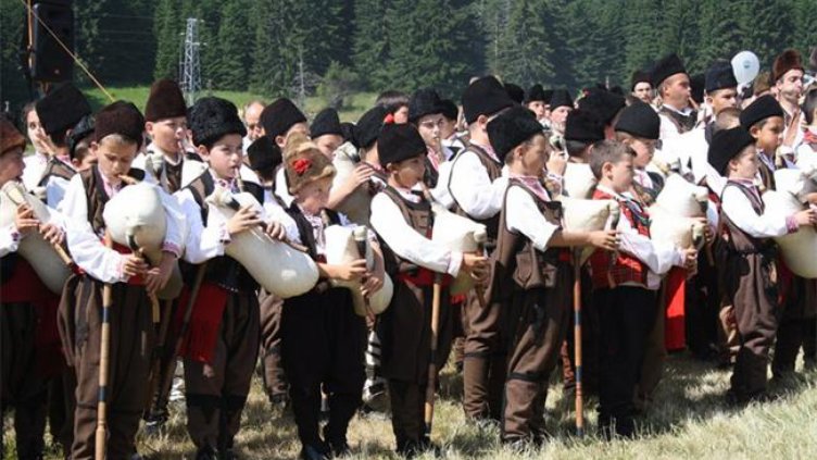 Плевнелиев: Ще попея и поиграя през трите дни