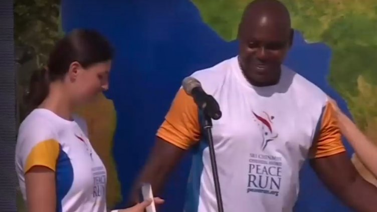 Карл Люис е на посещение в България