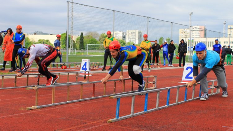 Огнеборци мериха сили в пожароприложен спорт