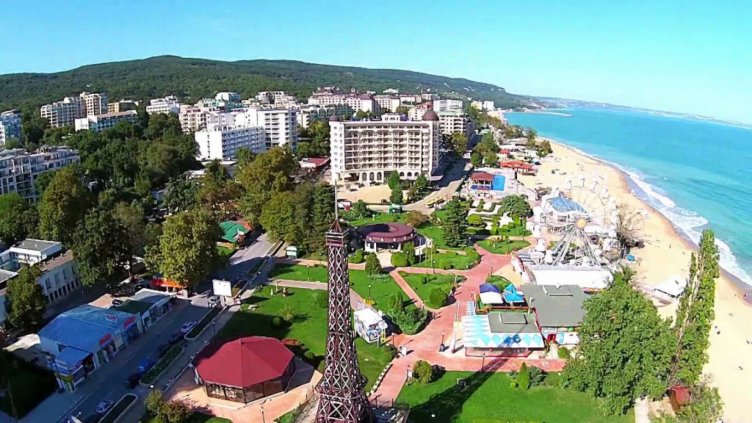 И хотелите на Златните започнаха да затварят 