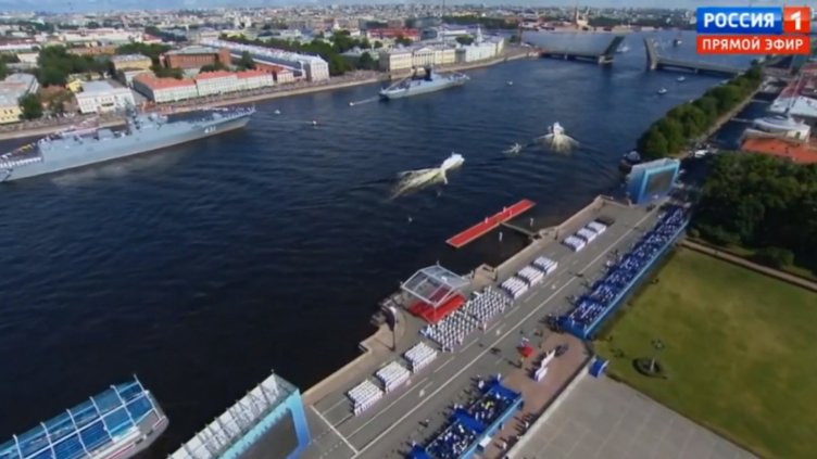 Русия показа 219 кораба за Деня на руския флот (СНИМКИ/ВИДЕО)