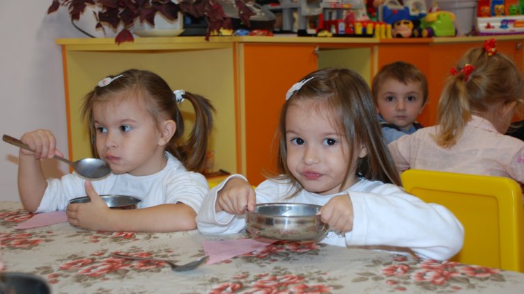 Мислят как да се оптимизира храненето в детските градини