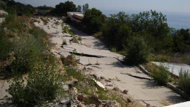 Възстановяват панорамния път за Златни пясъци