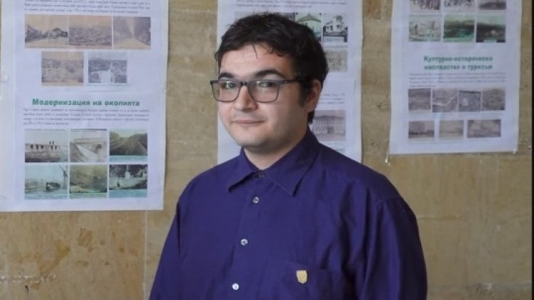 Варненски журналист с благотворително начинание в подкрепа на читалищна библиотека