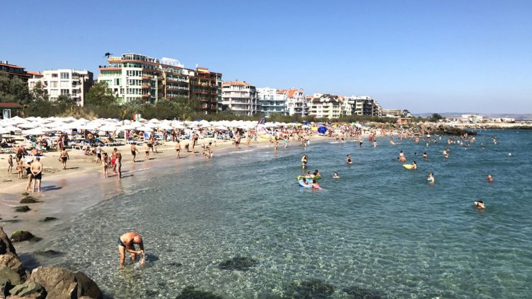 Калкулатор: Колко ще платите за нощувка на родното море през юли и август