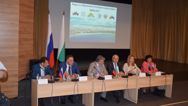 Министър Ангелкова похвали Община Варна като отличник по приходи от туризъм