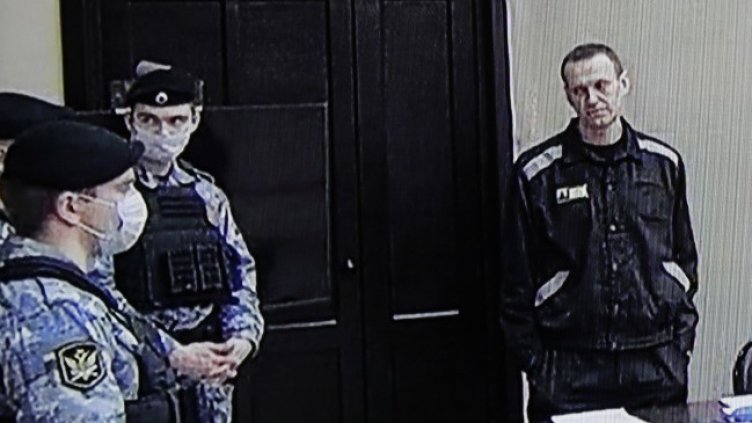 Измъчвали Навални в затвора, а след това замели следите си