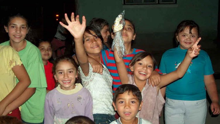 Допълнителни часове по български език за малцинствата и бежанците предлага МОН