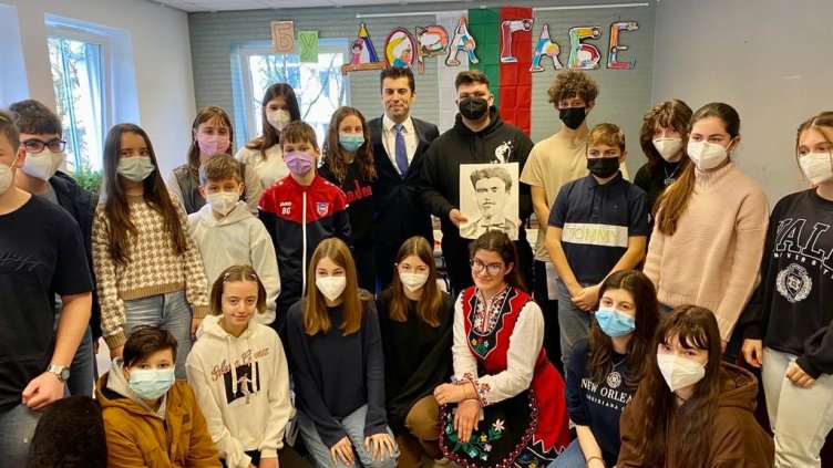 Кирил Петков пред българските ученици в Мюнхен: Левски е вярвал, че свободата трябва да е българско дело