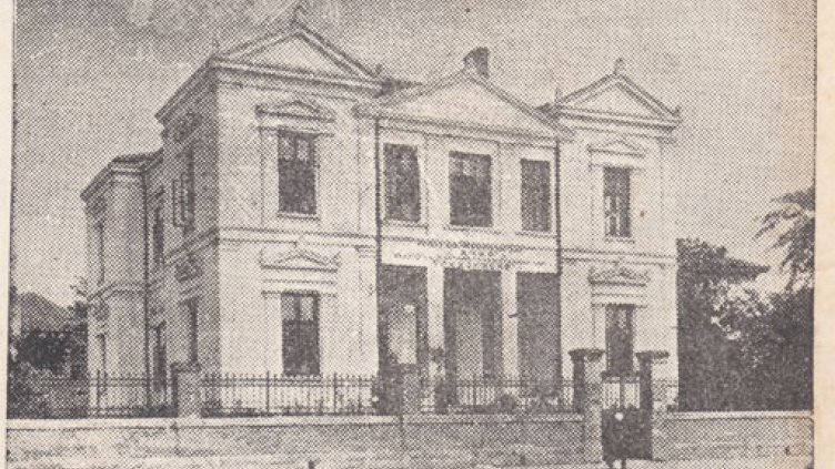 През 1900 г. е изградена сградата на професионалното стопанско училище „Трудолюбие“,  известна като дом „Майка“ (днес е Матроски клуб)