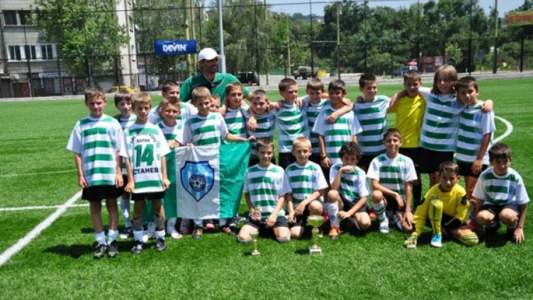 Четири набора от школата на &bdquo;моряците&ldquo; получиха покани за участие в силен международен турнир в Букурещ 