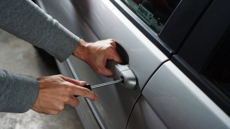 Закопчаха варненец, искал откуп за крадена кола