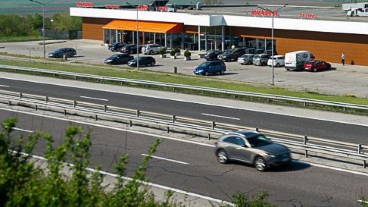 Не оставяйте колите си по паркинги на АМ "Тракия", крадат! 