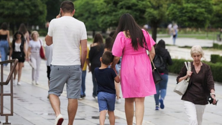 Над 100 000 деца у нас са лишени от грижата и на двамата си родители