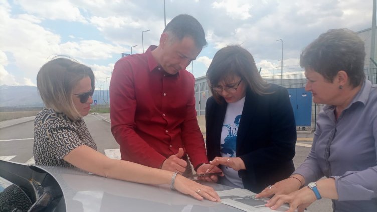 Вицепремиерът Нинова посети индустриална зона "Божурище", където се подготвя инвестиция за 200 нови работни места