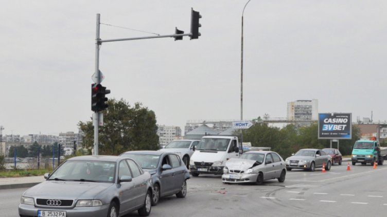 Поставят разделителна ограда по бул. „Цар Освободител“ във Варна