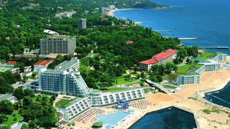 Правят туристически и конгресен център в курорта „Св. св. Константин и Елена“