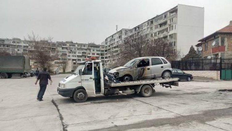 Три автомобила изгоряха във Варна