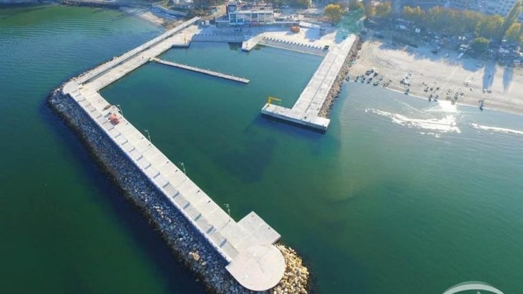 Рибарското пристанище във Варна - с Акт 16