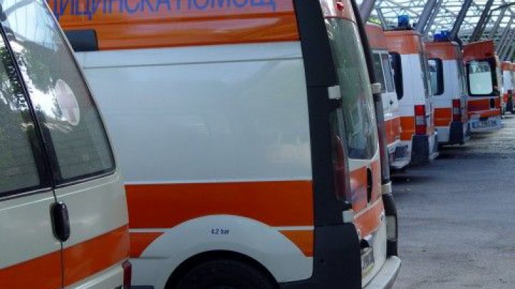 Шофьор на линейка отнесе юмрук в лицето